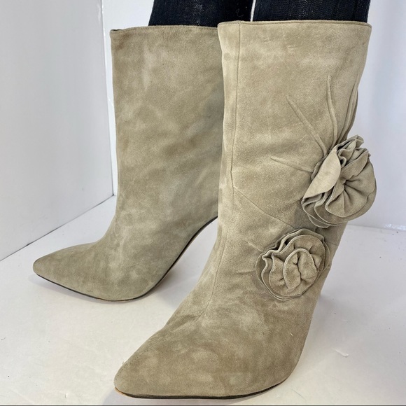 Vince Camuto Raes suede rosette boots size 9 - Picture 3 of 6